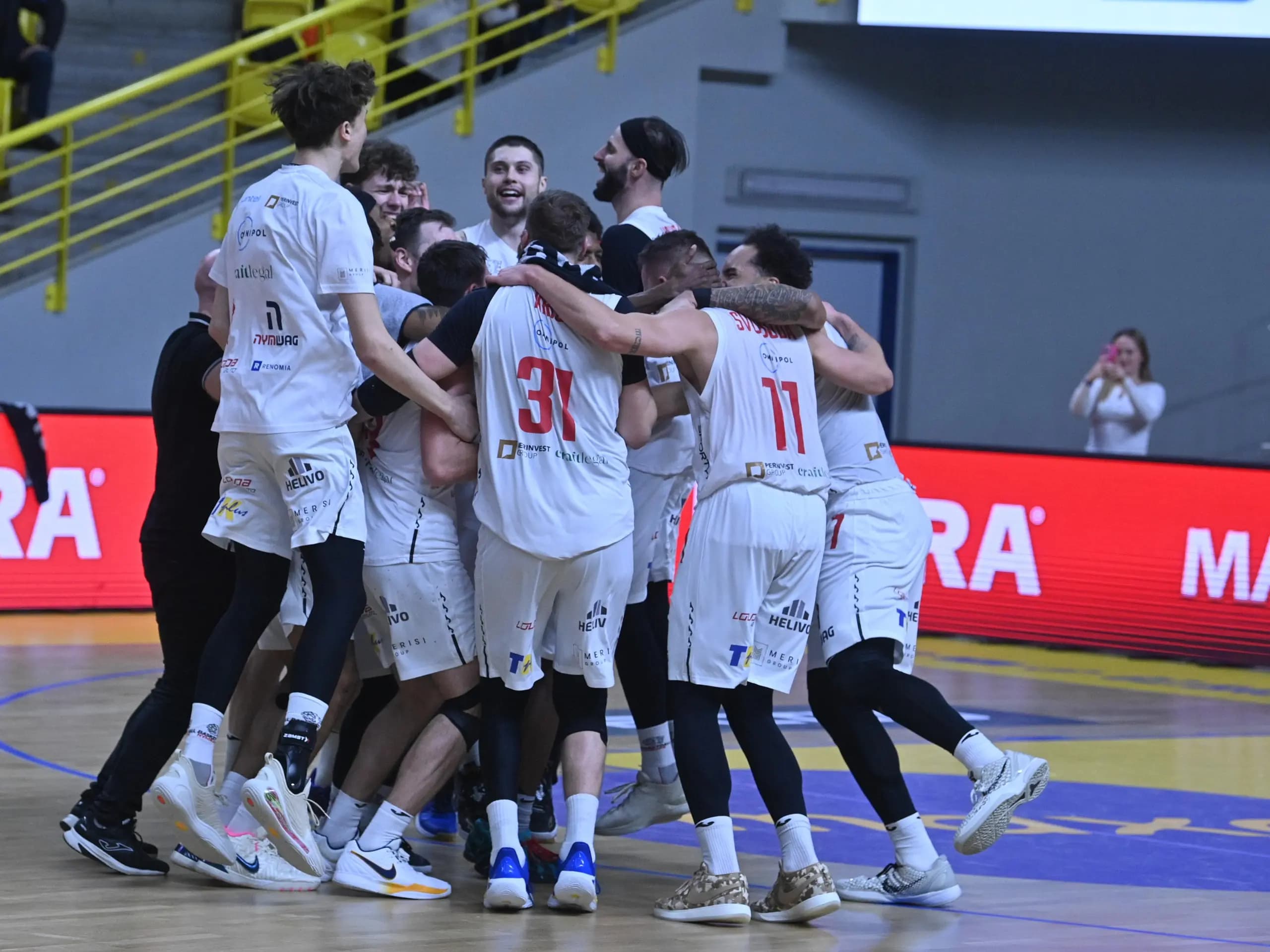 Pardubičtí basketbalisté podlehli v posledním finálovém zápase proti Nymburku 88-91.